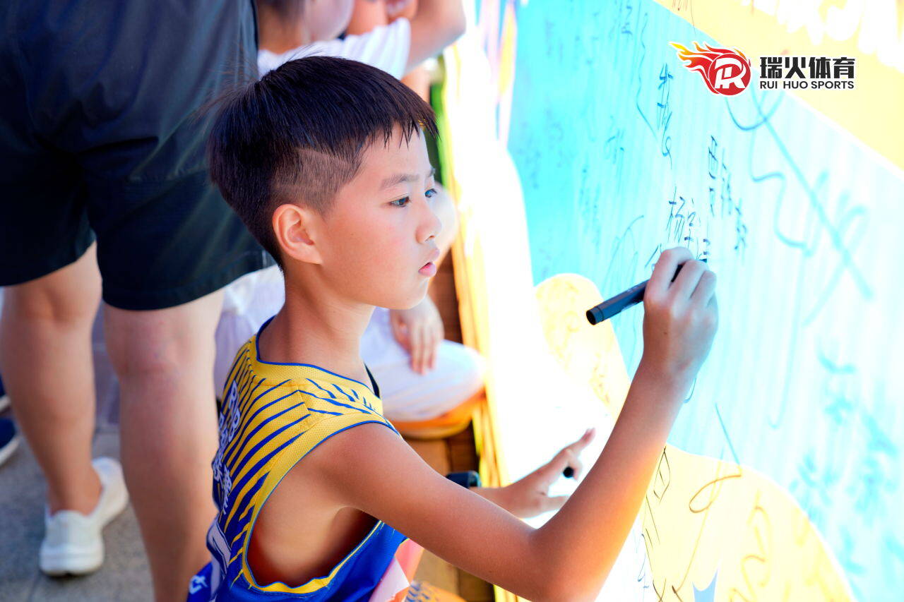 瑞火体育「共筑奥运梦·瑞火健康跑」百人健康跑活动圆满结束