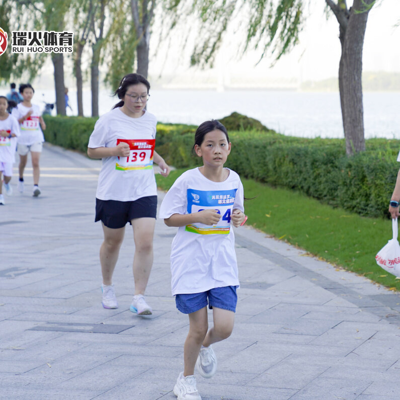 瑞火体育「共筑奥运梦·瑞火健康跑」百人健康跑活动圆满结束
